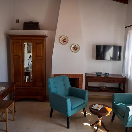 Rothkia'S Home Parekklisia Rum bild